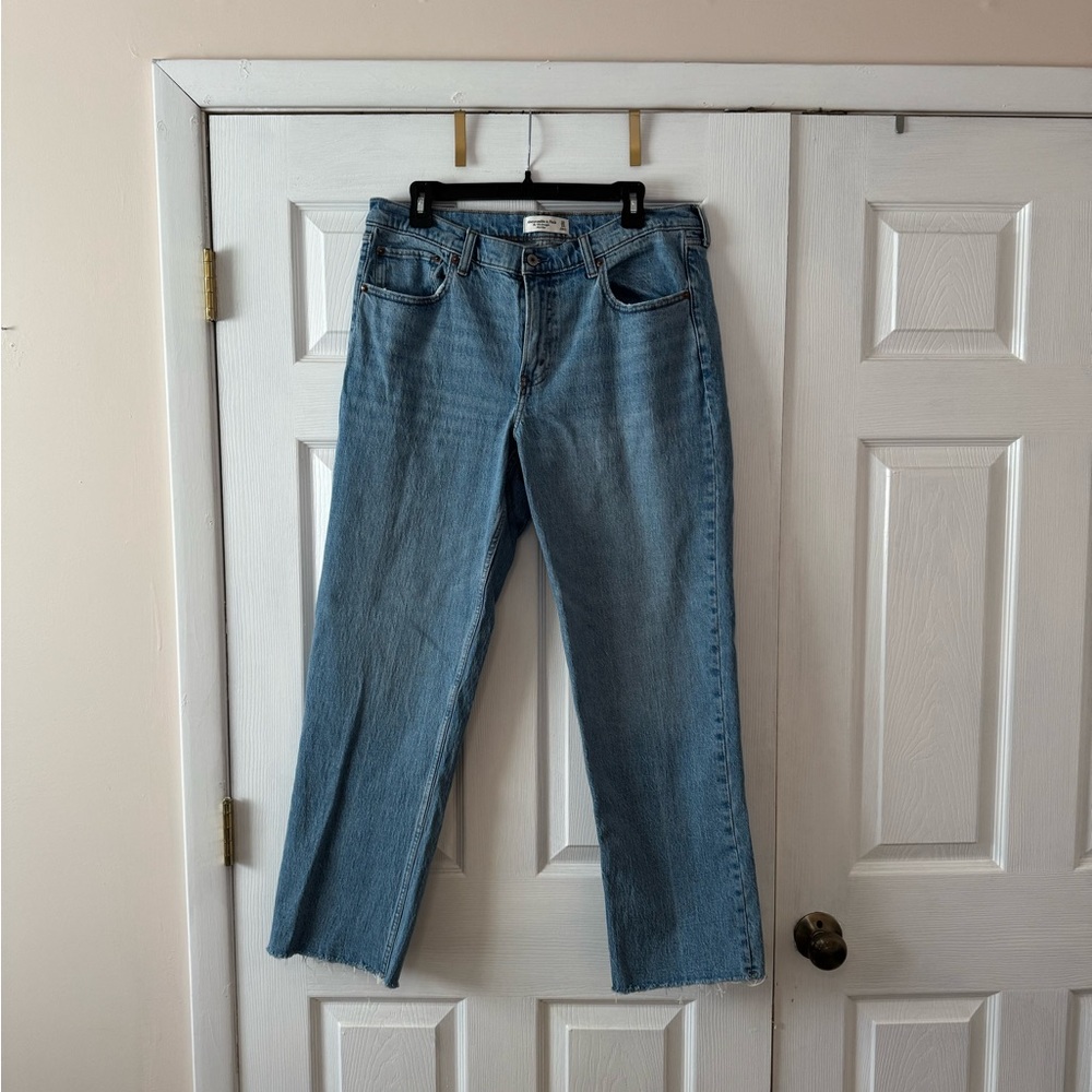 Abercrombie mid rise 90’s straight leg
